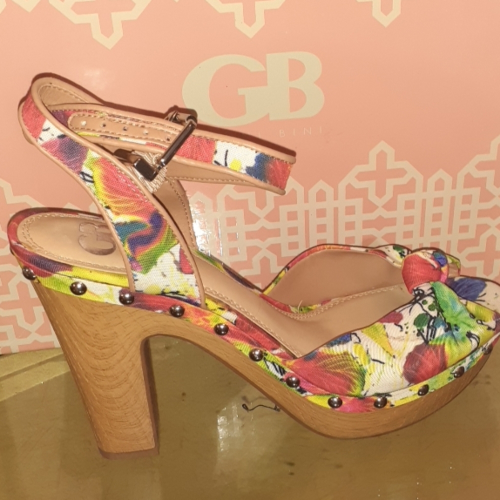Heels - Picture 2 of 3